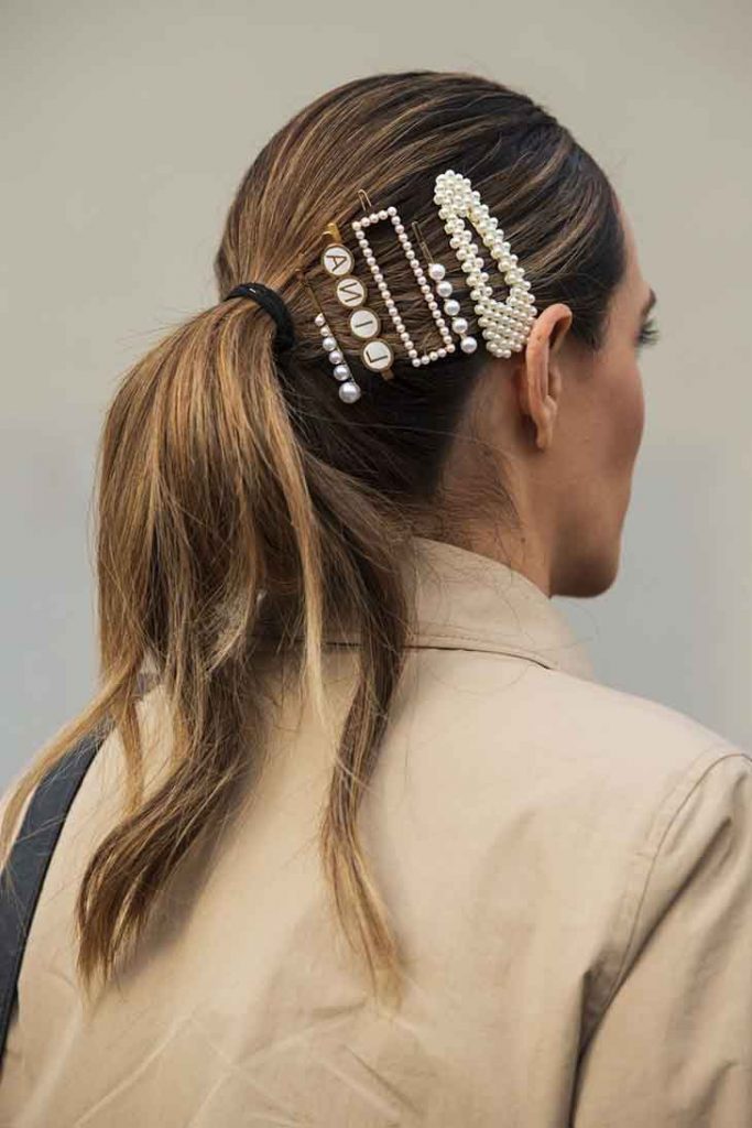 Coiffure de Noël avec barrettes, accessoires cheveux